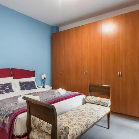 One's Place Daire Roma